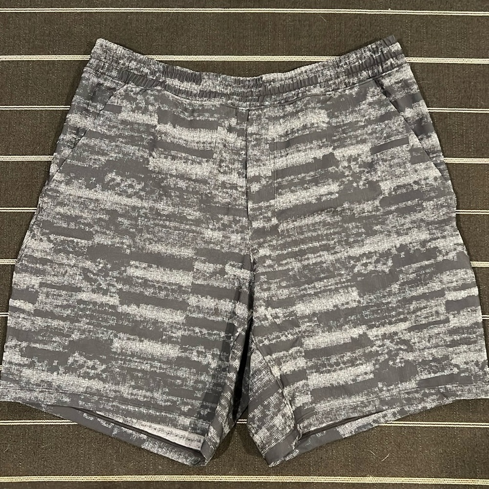 Lululemon Pace Breaker Linerless 7” L